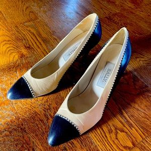 Bally Women’s leather pumps size 9.5. Navy and cream. Made in Italy.